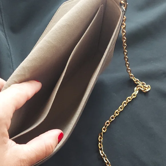 Louis Vuitton Elegant Ivory/Cream Monogram Wristlet - Picture 6 of 9